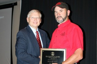 Earl Whtiley, Facilities Management and Operations, received the 2009 Award for Excellence for Service Unit Support.